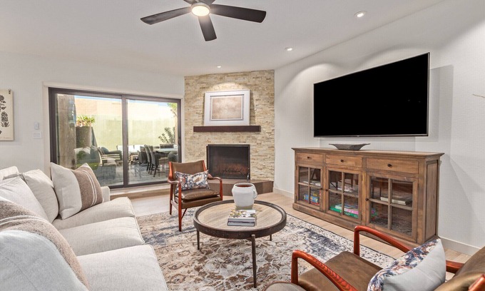 South Scottsdale House | 5 STAR NEW FURNISHINGS HI SPEED INTERNET, 2 pools McCormick Ranch Walkable