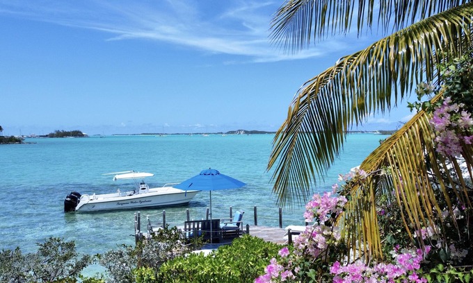 George Town Villa | 5 STAR OCEANFRONT VILLA INCLUDES MARINA SLIP, BEACH CLUB WITH POOL & RESTAURANT