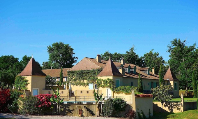 Monfaucon House | 5-star Restored large Country House built in 1838 with private pool