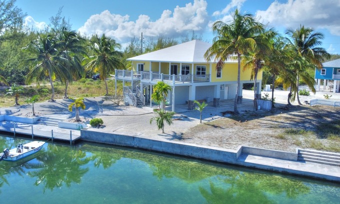 Cherokee House | 5 Star Waterfront Villa, Beach, Dock & Boat Rental