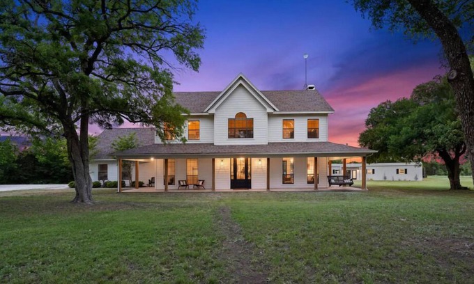 Glen Rose House | 50 Acre Countryside Haven With Hiking Trails, Fossils, Pickleball Court, Basketball, Arcade, and Pool by RedAwning