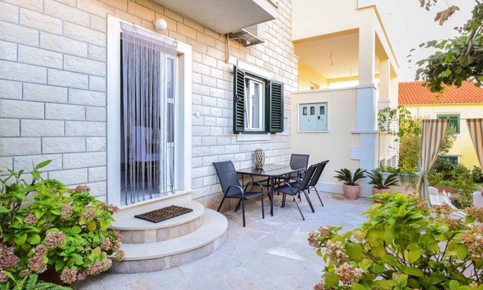 Supetar Apartment | 50 m² Apartment ∙ 2 bedrooms ∙ 5 guests