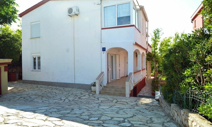 Pag Apartment | 50 m² Apartment ∙ 2 bedrooms ∙ 4 guests
