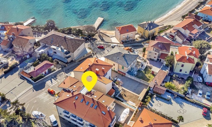 Baska Apartment | 50 metres to the pebble beach