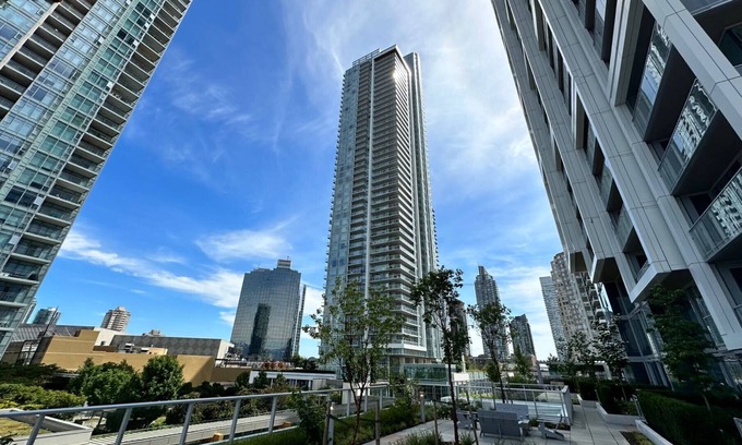 Metrotown Condo | (50% OFF) Stylish 2 Bedrooms Metro Condo with All the Amenities