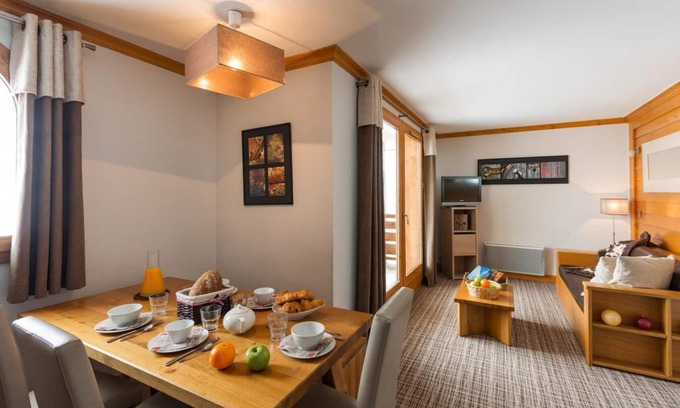 La Toussuire Apartment | 50m from ski slopes, swimming pool, sauna, hammam, terrace, balcony, tv, ski locker, 41-49m²