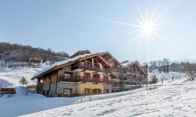 Les Belleville Apartment | 50m from ski slopes, 2nd floor, view ski slopes, fitness, swimming pool, sauna, hammam, terrace, tv