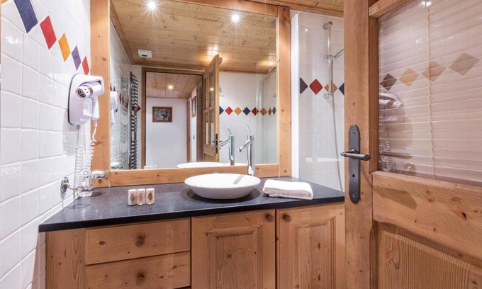 Les Belleville Apartment | 50m from ski slopes, 1st floor, view ski slopes, fitness, swimming pool, sauna, hammam, terrace, tv