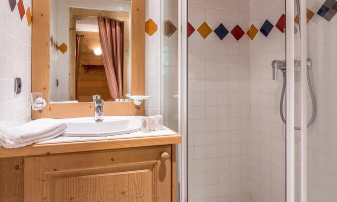 Les Belleville Apartment | 50m from ski slopes, 3rd floor, view mountain, fitness, swimming pool, sauna, hammam, balcony, tv