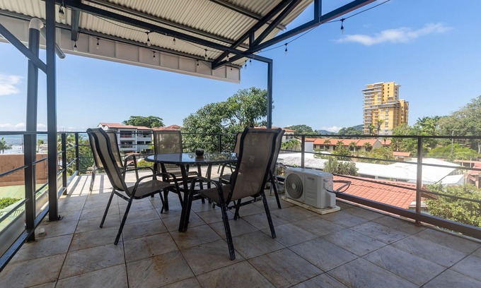 Jaco Apartment | 50M from best surf location in Jaco on quite street