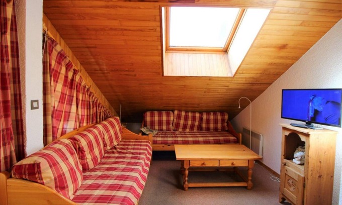 Champagny-en-Vanoise Apartment | 50m from ski slopes, 3rd floor, balcony, tv, ski locker, 100m², Champagny-en-Vanoise