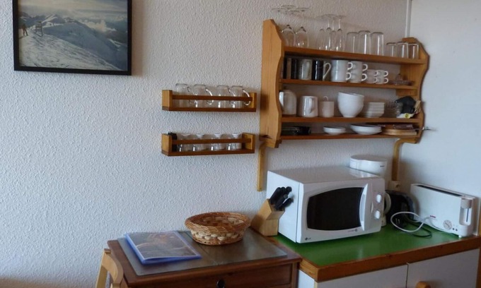 Arc-1800 Apartment | 50m from shops, 2nd floor, view valley, balcony, tv, ski locker, 21m², Les Arcs
