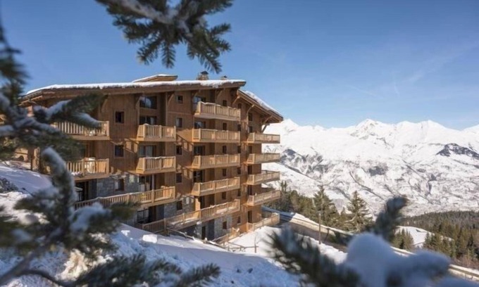 Arc-1800 Apartment | 50m from ski slopes, 2nd floor, view mountain, swimming pool, balcony, parking, tv, ski locker, 55m²