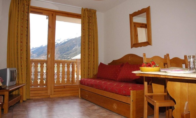 Lanslevillard Apartment | 50m from ski slopes, view mountain, balcony, parking, tv, ski locker, 35m², Val Cenis