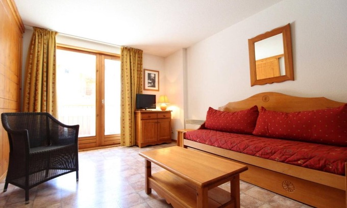Lanslevillard Apartment | 50m from ski slopes, 1st floor, view mountain, balcony, parking, tv, ski locker, 39m², Val Cenis