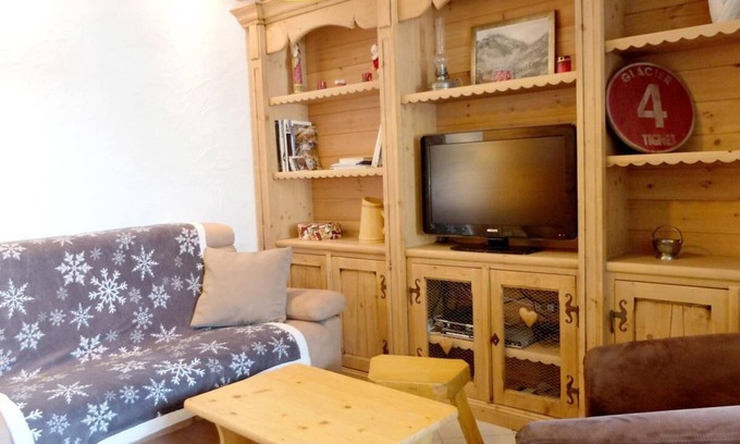 Le Lavachet Apartment | 50m from ski slopes, 1st floor, balcony, tv, ski locker, 65m², Tignes