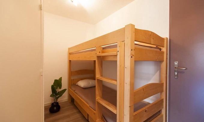 Briancon Apartment | 50m from ski slopes, 3rd floor, balcony, tv, ski locker, 40m², Serre Chevalier