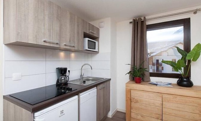 Briancon Apartment | 50m from ski slopes, 5th floor, balcony, tv, ski locker, 40m², Serre Chevalier
