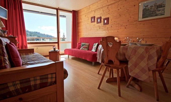 Chamrousse Apartment | 50m from ski slopes, 1st floor, balcony, tv, ski locker, 29m², Chamrousse