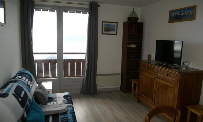 Prapoutel Apartment | 50m from ski slopes, balcony, parking, tv, ski locker, 43m², Les 7 Laux