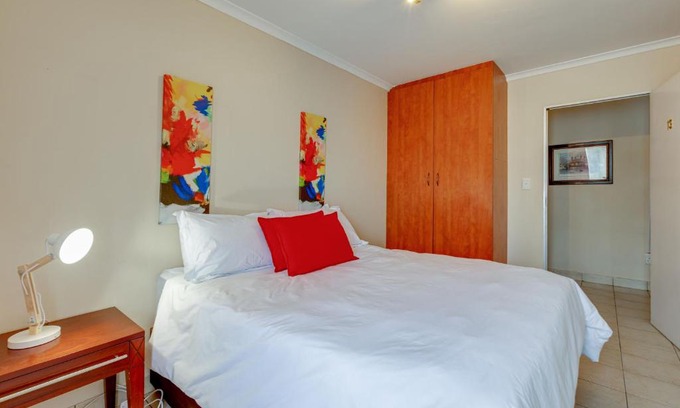 Greater Johannesburg Metropolitan Area Apartment | 51 on York Unit 13 with SHARED bathroom