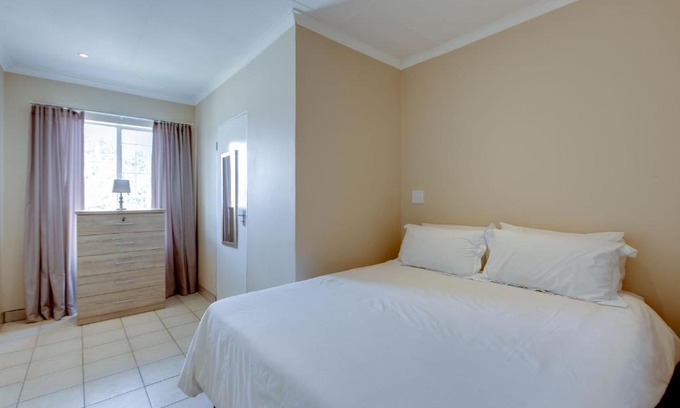 Greater Johannesburg Metropolitan Area Apartment | 51 on York Unit 16 with PRIVATE Bathroom