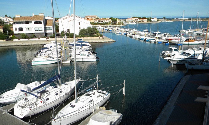 Saint-Cyprien Plage Apartment | 54m² apartment rental with view of boats, shaded and sunny St Cyprien