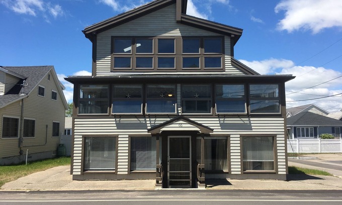 Wells Beach Condo | 55 SECOND WALK TO WELLS BEACH-RENOVATED KITCHEN/BATH-LARGE YARD. 10/9-10/13 OPEN