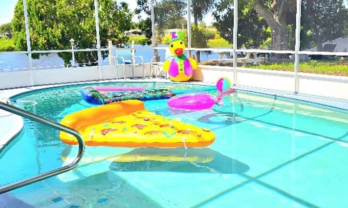 The Lakes House | #55 The Lakeside Oasis Pool Home by Joyful Moments