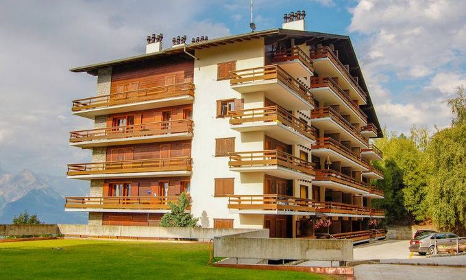 Saint-Pierre-de-Clages Apartment | 56 m² Apartment ∙ 1 bedroom ∙ 4 guests