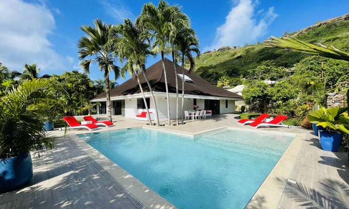Nunue Villa | 570 m² Villa ∙ 3 bedrooms ∙ 6 guests