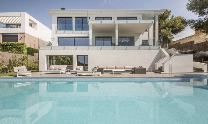 Tamarit Villa | 589 m² Villa ∙ 4 bedrooms ∙ 8 guests