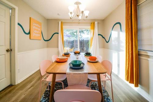 Bowie House | 5BD Eclectic Home, Lubbock, BBQ, Downtown 10mins