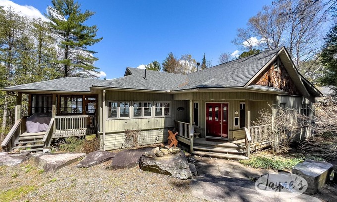 Baysville Cottage | 5bdrm 4bath cottage in LOB!
