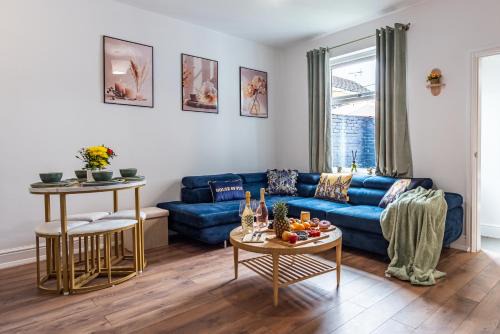 Burton on Trent Apartment | 5BR - House - Hot Tube - Airport - A38-A50 - Parking