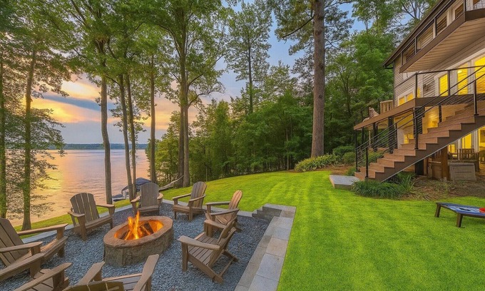 Macon House | 5BR Luxe Lakefront: Spa, Kayaks, Pickleball, Dock