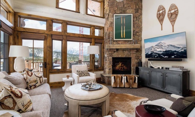 Spanish Peaks Cabin | 5BR Luxury Cabin with Private Hot Tub & Direct Ski Access