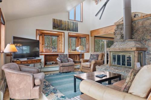 Wildernest House | 5BR Mountain Retreat with Hot Tub and Sauna
