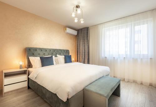 Brasov Apartment | 5th Floor Executive Apartment with Balcony and Free Parking