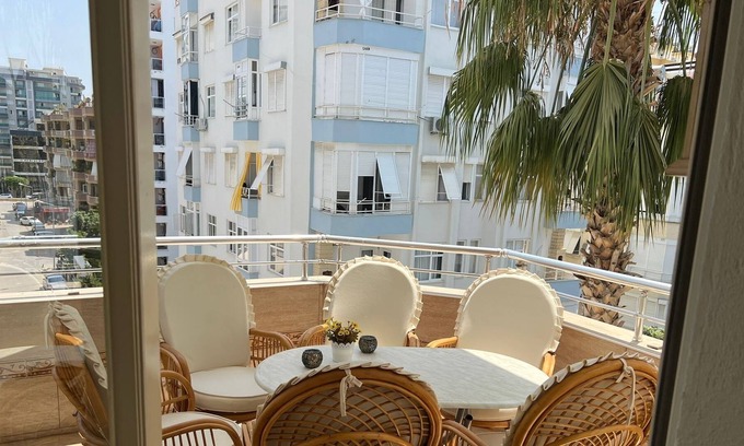 Alanya Apartment | 6-10minutes walk from the sea and beach, min from bars, restaurants and shops