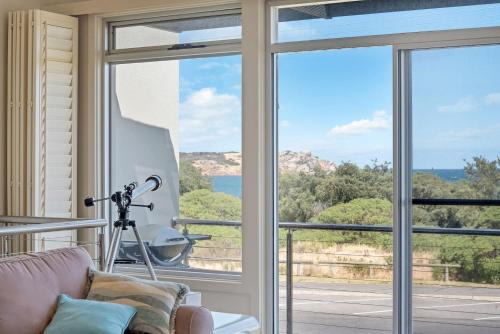 Victor Harbor House | 6-35 Esplanade - Beachfront - No Linen Included