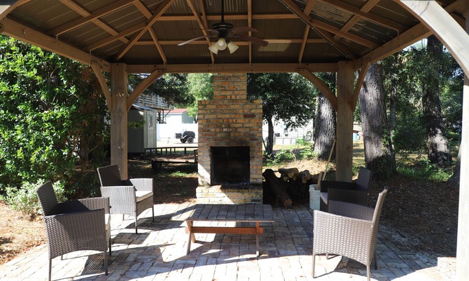 Murrells Inlet House | 6 Bed/4 Bath whole house duplex, minutes from golf, restaurants, and the beach!