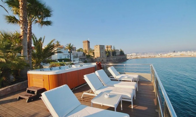 Les Termes House | 6 bedroom accommodation in Mandelieu