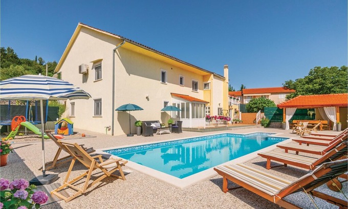 Zmijavci House | 6 bedroom accommodation in Zmijavci