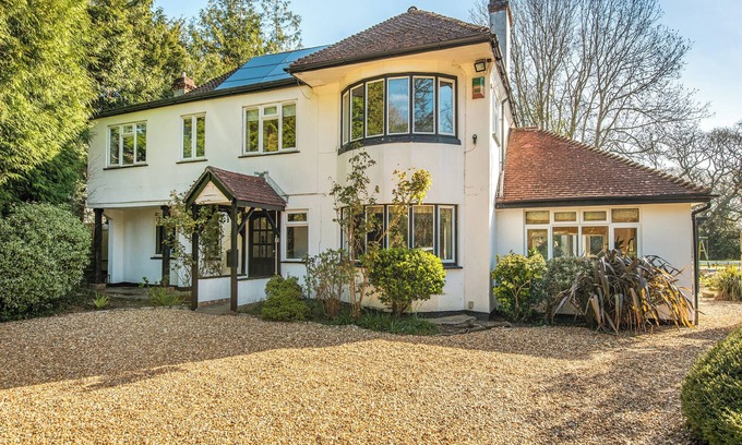 New Forest District Cottage | 6 bedroom accommodation in Sway, near Lymington