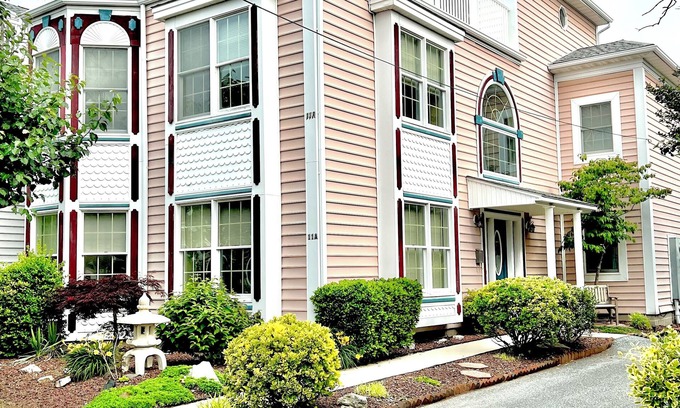 Rehoboth Beach Villa | 6 Bedrooms/5 Baths/Steps to the Beach