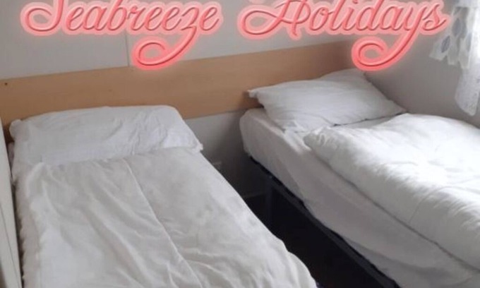 Clacton-on-Sea House | 6 Berth 3 Bedroom Willerby Caravan