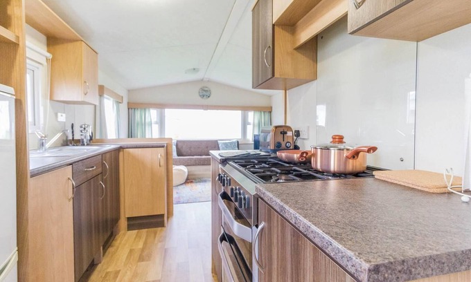 Hopton House | 6 berth caravan for hire at Broadland Sands in Suffolk ref 20077BS