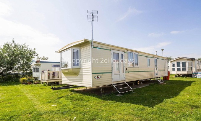 Clacton-on-Sea House | 6 berth caravan hire for at St Osyth Beach Holiday Park in Essex ref 28021D