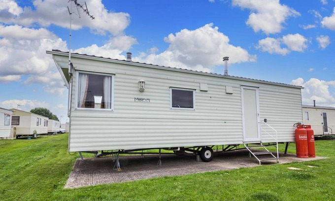 Clacton-on-Sea House | 6 berth caravan for hire at Martello Beach in Essex ref 29040Y